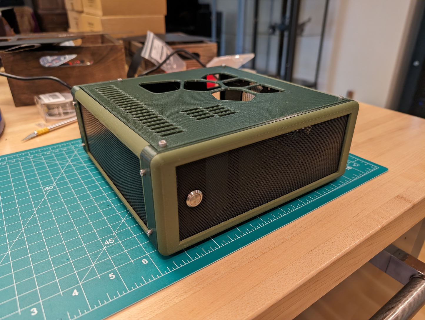 Catapult.LP4 3D Printed 4.0L ITX PC Case (3D Print & CAD Files v1.0)