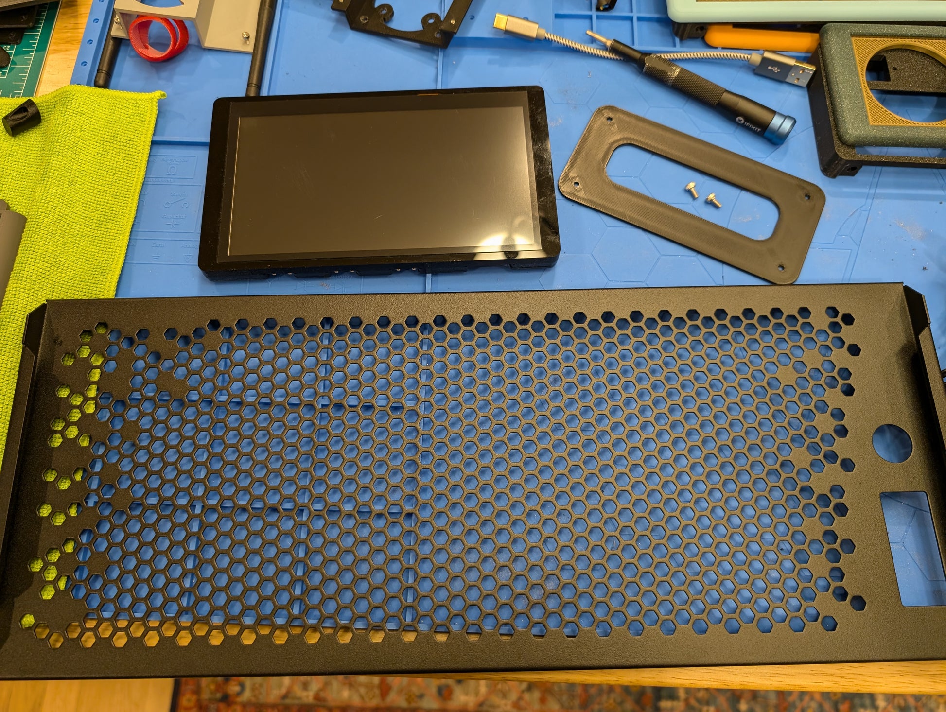 Sliger Rack Mount adapter for CrowPanel 7.0